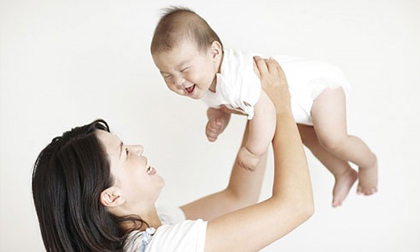 Cảnh báo: Trò chơi quen thuộc của cha mẹ và con khiến trẻ chấn thương não, tử vong