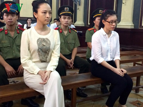 Hoa hậu Phương Nga đã vận dụng “quyền im lặng” ra sao?