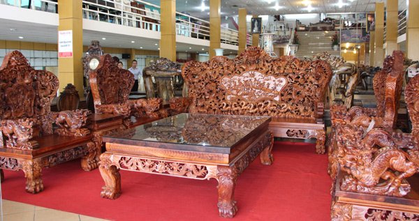 Bộ bàn ghế Rồng 10 tấn: Tây trả gần 3 tỷ không bán