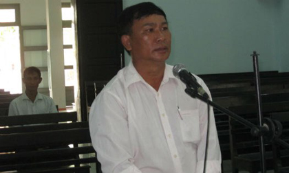 Đứa con bị đánh gãy tay đòi cha phải bồi thường căn nhà