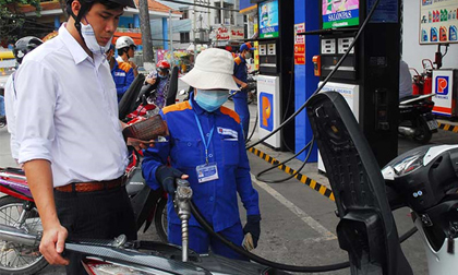 Người mua xăng lại bị 'móc túi' hơn 3.000 tỉ đồng