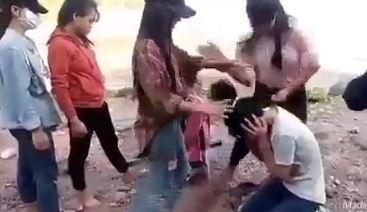 Nhom nu sinh bi danh hoi dong da man: Do hieu lam, ghen tuong