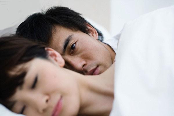 Hon 10 nam dang dang khong sinh duoc mot mun con vi chong that ong dan tinh ma khong biet