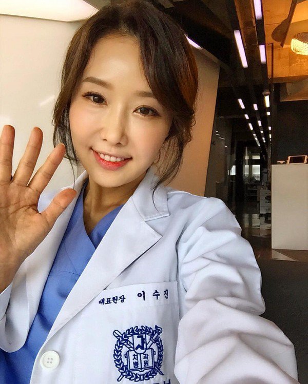 Trẻ trung, U50, cư dân mạng, Instagram