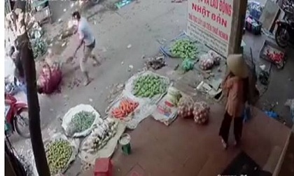 Hà Nội: Truy sát kinh hoàng, một người tử vong giữa chợ