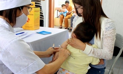 7 lưu ý quan trọng khi đưa trẻ đi tiêm phòng