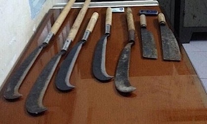 Cầm rựa chặn đầu ô tô, nam thanh niên bị tông chết