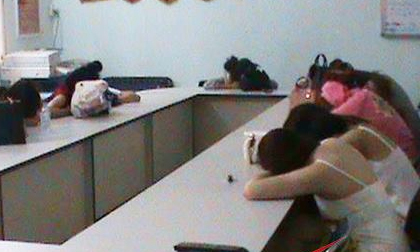 Vết trượt của chân dài trong đường dây mại dâm cao cấp