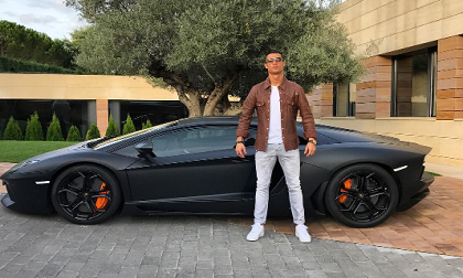 Ronaldo hóa người dơi, siêu xayda và thợ sửa xe