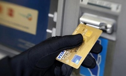 Thêm một chủ thẻ ATM bỗng dưng mất tiền