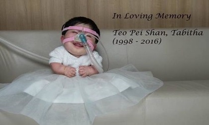 Nỗi đau của người mẹ có con gái 17 tuổi 'gói' trong thân hình trẻ sơ sinh