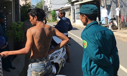 Xuất hiện nhiều thanh niên xăm trổ gần nhà người trúng số 92 tỷ