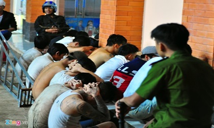 2 học viên rạch cổ, ép người xung quanh phá cửa trốn trại