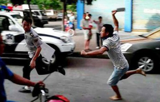 Can ngăn đánh nhau như thế nào để không bị xem là hành xử trái pháp luật? - Ảnh 1.