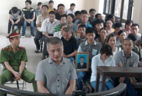 Phút điên dại của các ông chồng bắt gặp vợ ngoại tình - 3