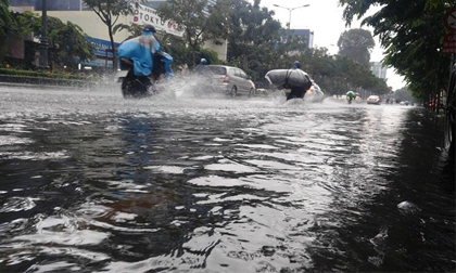 Chiều nay Sài Gòn mưa lớn, đề phòng ngập úng