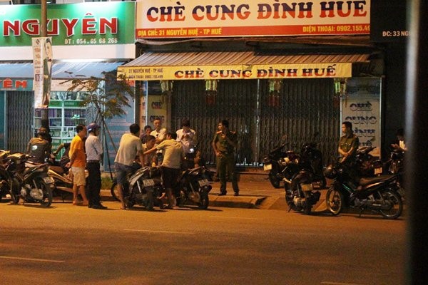 Nghi vấn mâu thuẫn tình cảm, chồng cứa cổ vợ gục tại chỗ - Ảnh 1.