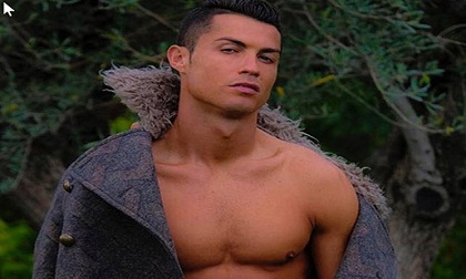 'Khó đỡ' với màn tạo dáng lả lơi của Ronaldo
