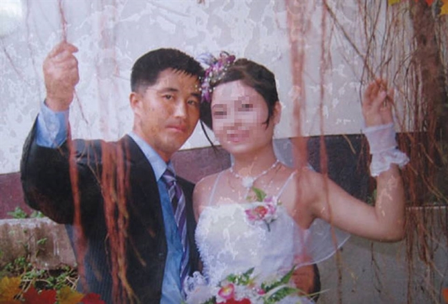 Cha gia khoc het nuoc mat vi con gai bi chong sat hai roi tao hien truong tai nan