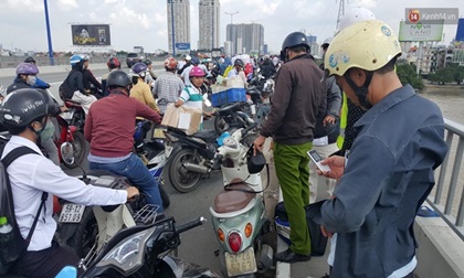 Cô gái trẻ leo qua lan can cầu Sài Gòn nói nhảm rồi gieo mình xuống sông tự tử