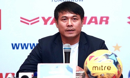 'Xin truyền thông đừng khen tuyển Việt Nam'