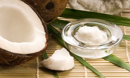 Chị em 'điên đảo' với mẹo giảm mỡ bụng siêu tốc từ ... dầu dừa