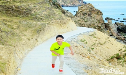 Cậu bé 8 tuổi cùng mẹ du lịch gần hết Việt Nam
