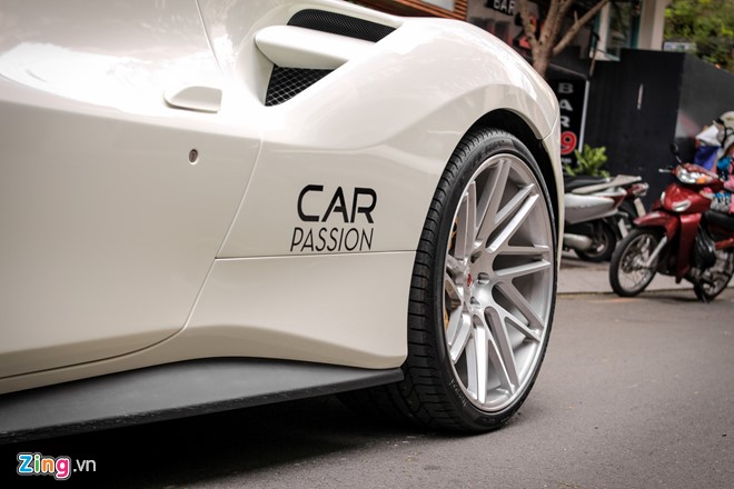 Ferrari 488 GTB cua Cuong Do La len doi mam Vossen hinh anh 3