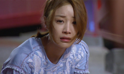 Chồng một mực đòi ly hôn vì vợ đốt ảnh của người yêu cũ