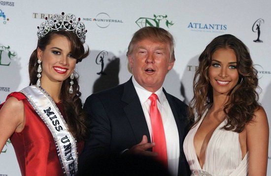 
Hai người đẹp Venezuela đăng quang năm 2008 và 2009 đều được Donald Trump dành nhiều lời khen tặng.
