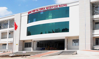 Nhân viên y tế tự tháo khớp chân mắc bệnh hiếm gặp