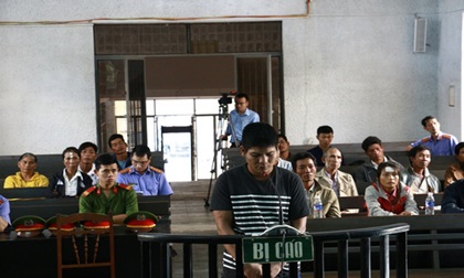 Đổ thuốc diệt chuột vào nồi canh để giết con người tình