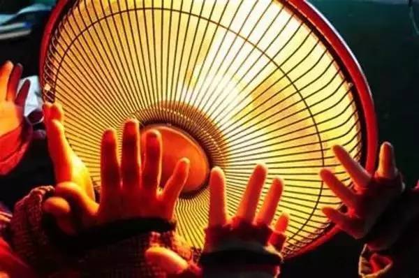Bi kịch: 3 đứa trẻ đều tử vong trong lúc tắm, khi đó bên cạnh đều có một thứ - Ảnh 2.