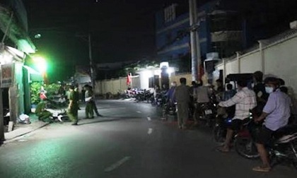 Bố bị đánh, nam thanh niên 17 tuổi cầm dao giết người