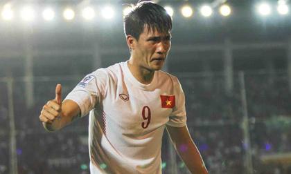 Nước mắt Công Vinh và bàn thắng tặng thầy