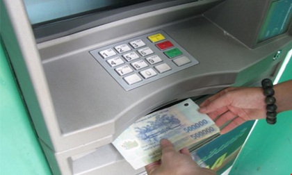 Bỗng nhiên 'bay mất' 100 triệu dù thẻ ATM vẫn trong ví
