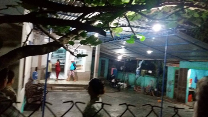   Ngôi nhà xảy ra án mạng người cha đâm chết con trai mình.  