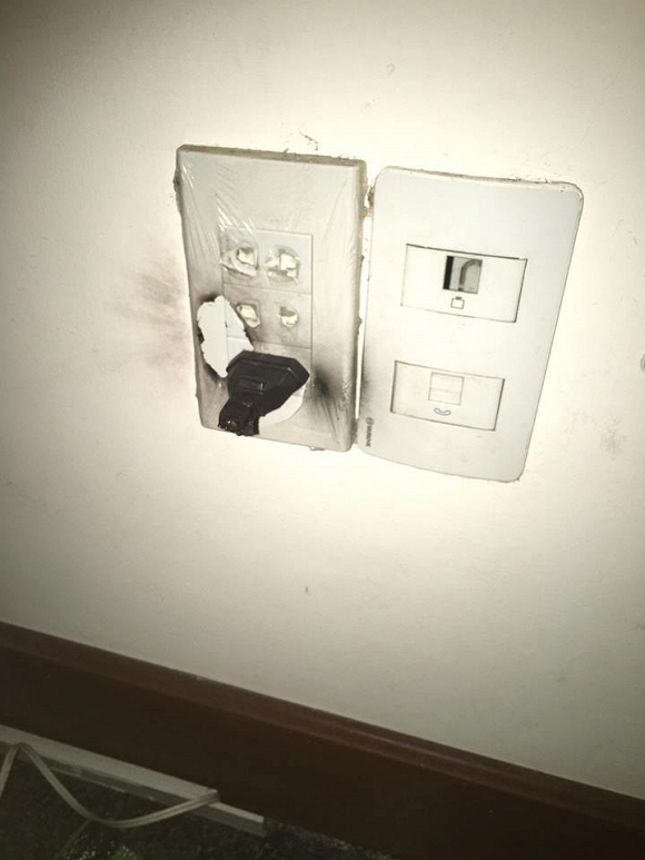 Cát Phượng bị điện giật  7