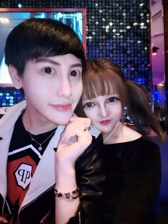 Giật mình nhan sắc bạn gái mới của 'chàng trai mặt rắn' 3