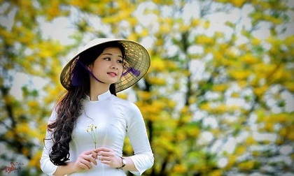 Ý nghĩa tục mẹ chồng trao nón cho con dâu trong ngày cưới