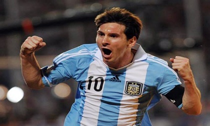 Khi Messi đứng...trông bò