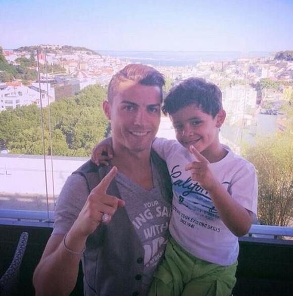 Lần đầu lộ ảnh người phụ nữ sinh con cho Cristiano Ronaldo 2