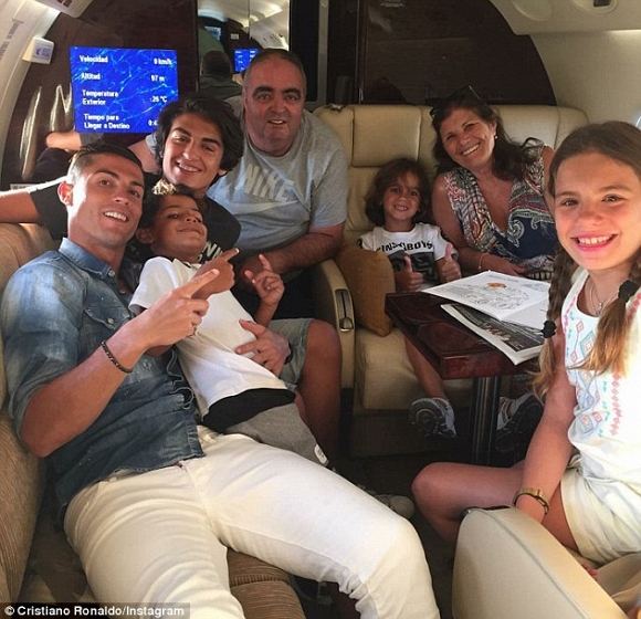 Ronaldo chi 50 tỷ đồng rước 'quái thú' về nhà mừng chức vô địch Euro 4