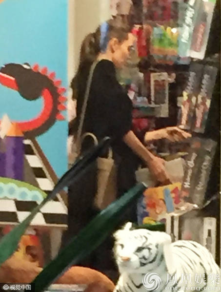 Angelina Jolie  3