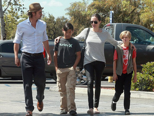 Brad Pitt lần đầu được gặp con sau vụ ly hôn 0
