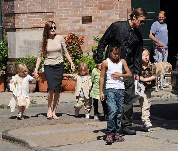 Sợ mất các con, Brad Pitt cầu xin Angelina cơ hội thứ hai 0