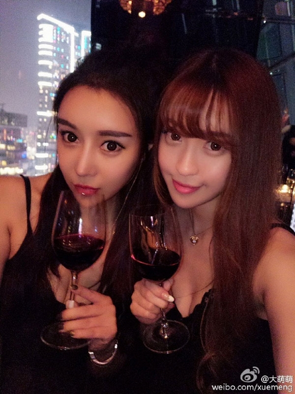 Bữa tiệc hội tụ toàn hot girl ở Đài Loan gây sốt mạng xã hội 1 Bữa tiệc hội tụ toàn hot girl ở Đài Loan gây sốt mạng xã hội 1