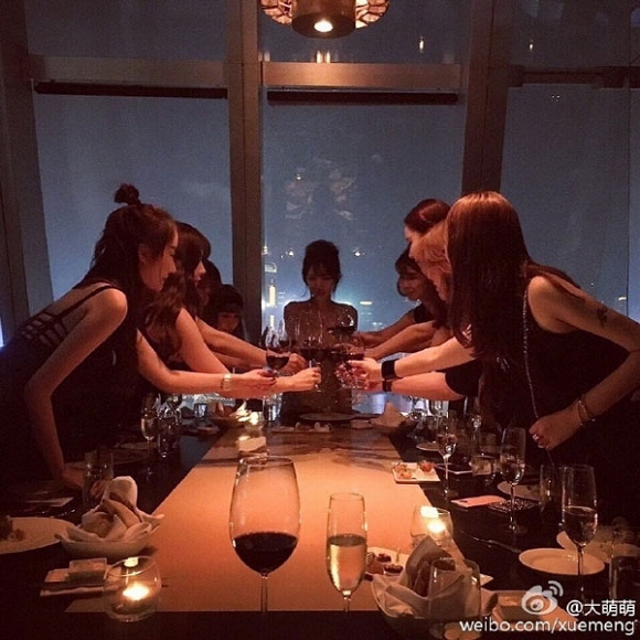 Bữa tiệc hội tụ toàn hot girl ở Đài Loan gây sốt mạng xã hội 2 Bữa tiệc hội tụ toàn hot girl ở Đài Loan gây sốt mạng xã hội 2