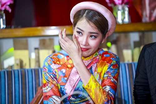 Rơi nước mắt trước những người mẹ nghèo khó, lam lũ mà vô cùng kiên cường của các Hoa hậu Việt 1