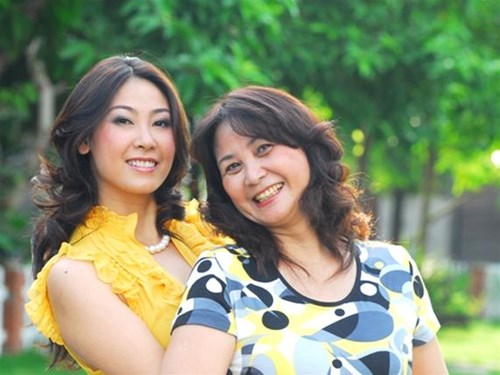 Rơi nước mắt trước những người mẹ nghèo khó, lam lũ mà vô cùng kiên cường của các Hoa hậu Việt 1